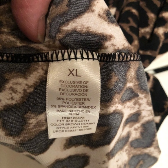 Adrienne Vittadini size XL leopard print  V-neck loose cut w/ Rhinestone details - Picture 6 of 6